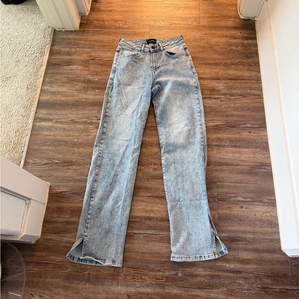 Straight Leg Light Wash Fit Jeans